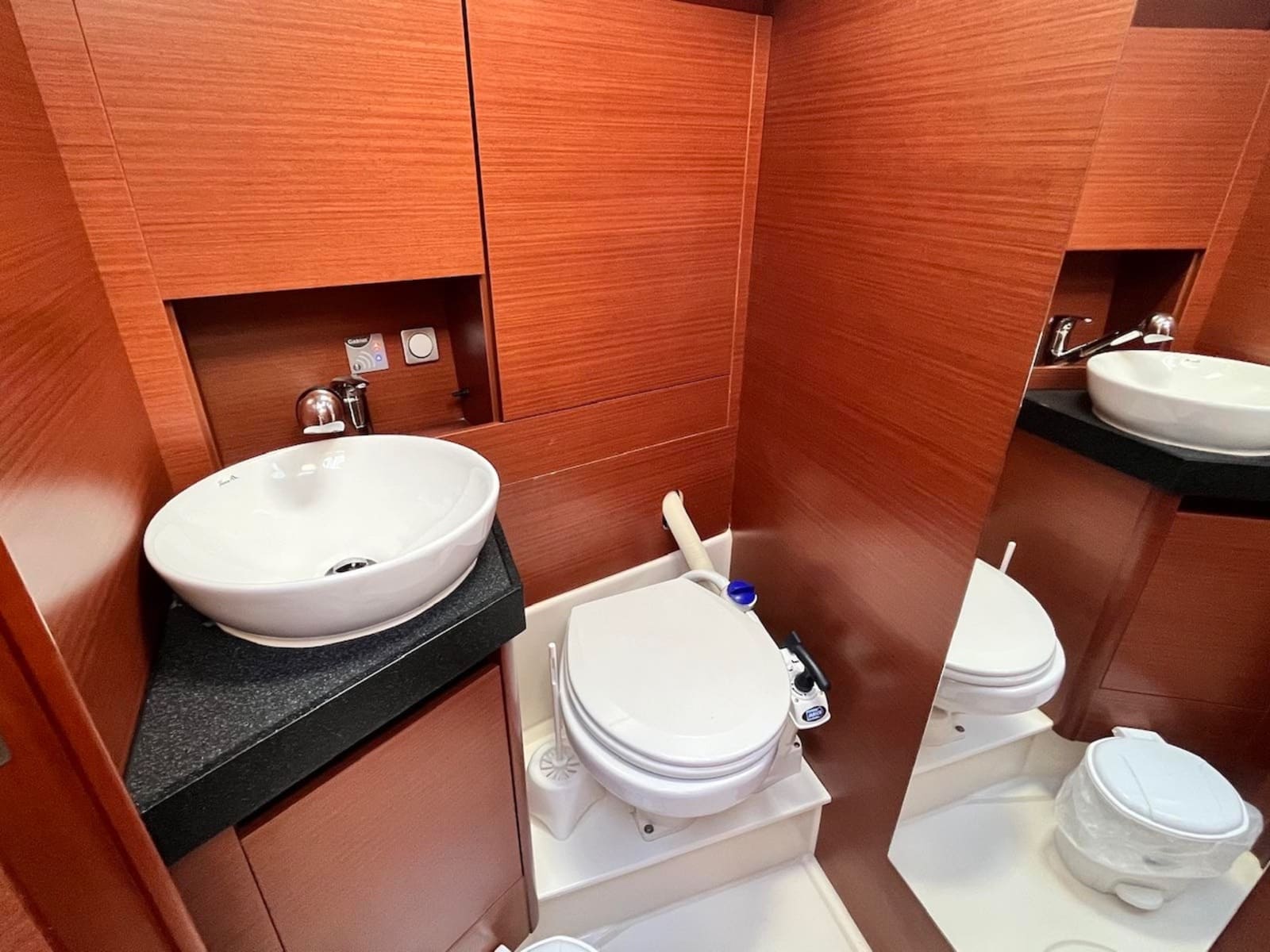 hanse-418-anyma-wc2