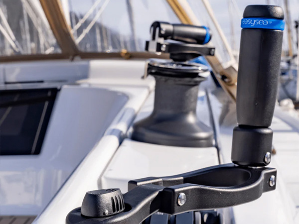 https://hermesyachting.com/wp-content/uploads/2026/02/foldable-winch-handle.jpg