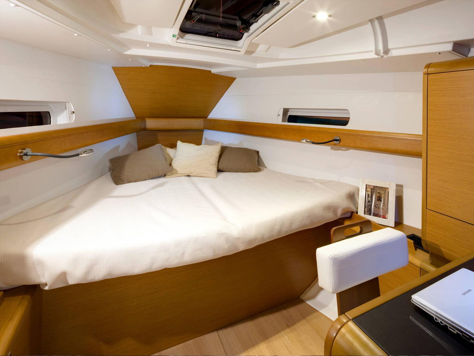 Sun Odyssey 419-cab-1