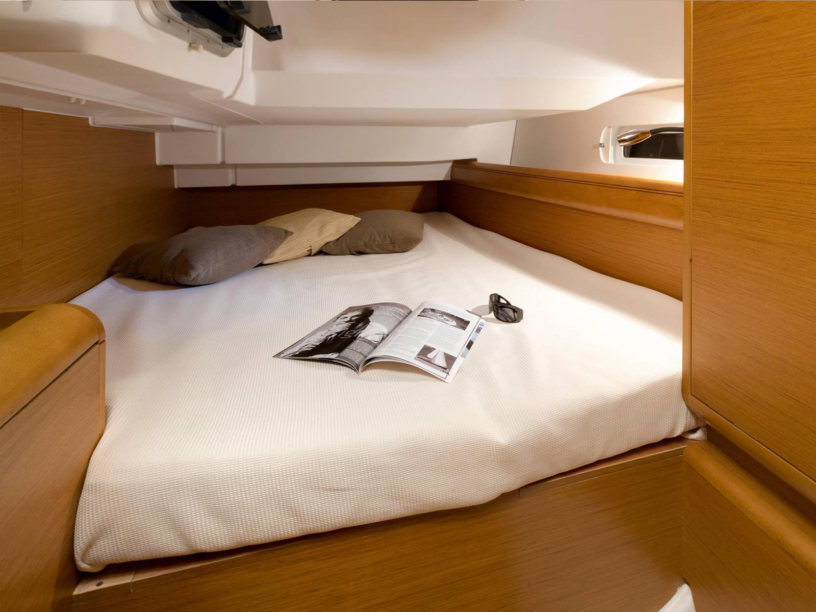 Sun Odyssey 419-cab-2