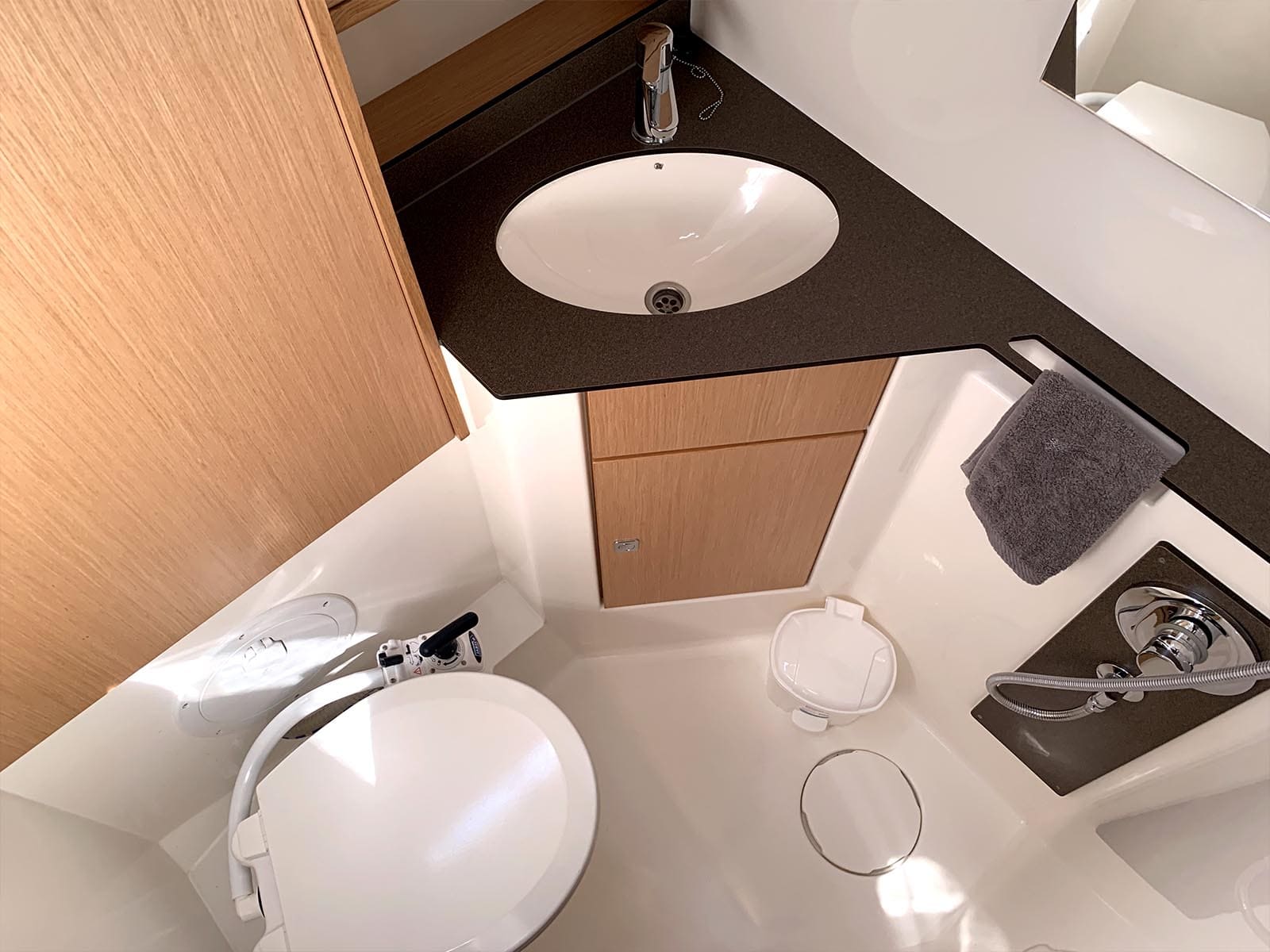 bavaria-cr46-oceanos-wc-2