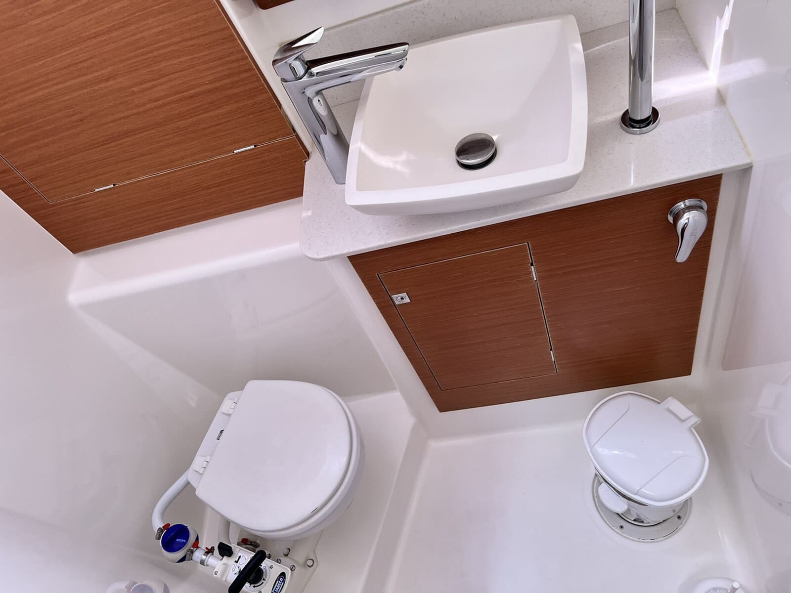 dufour-460-salted-caramel-wc-1