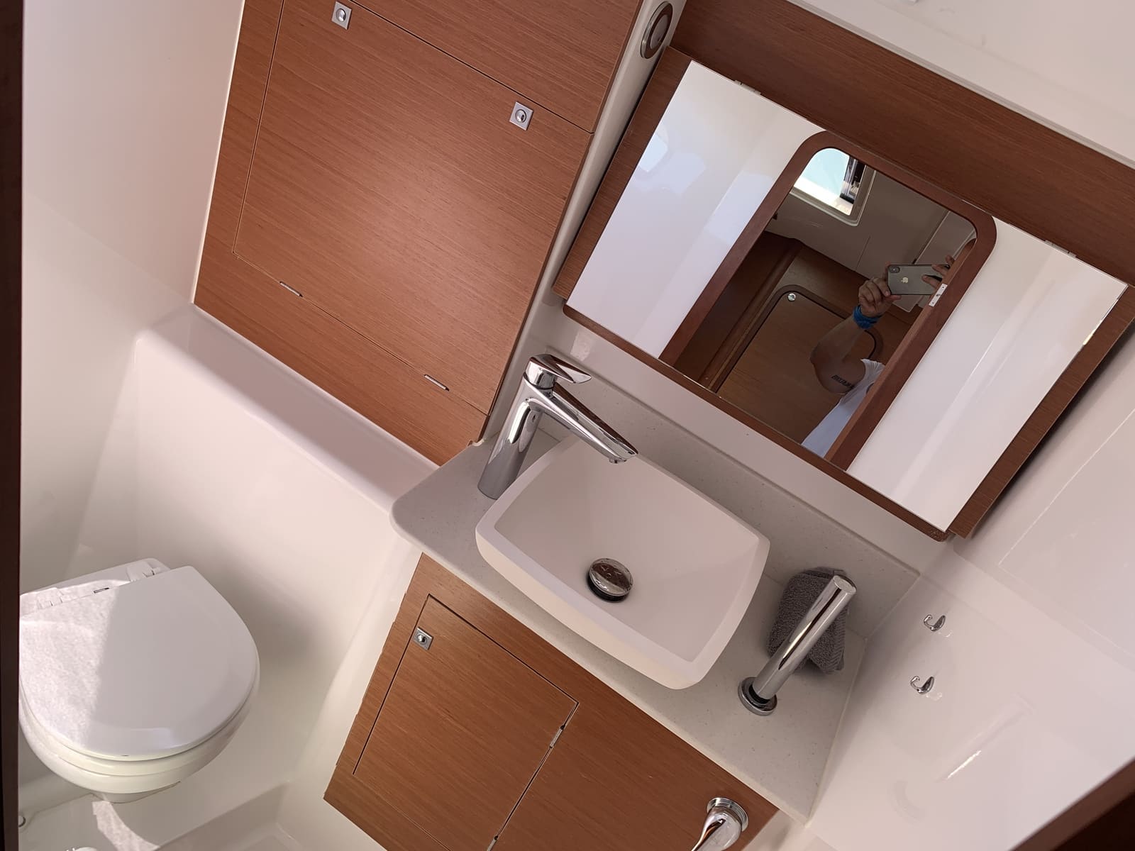 dufour-460-salted-caramel-wc-2