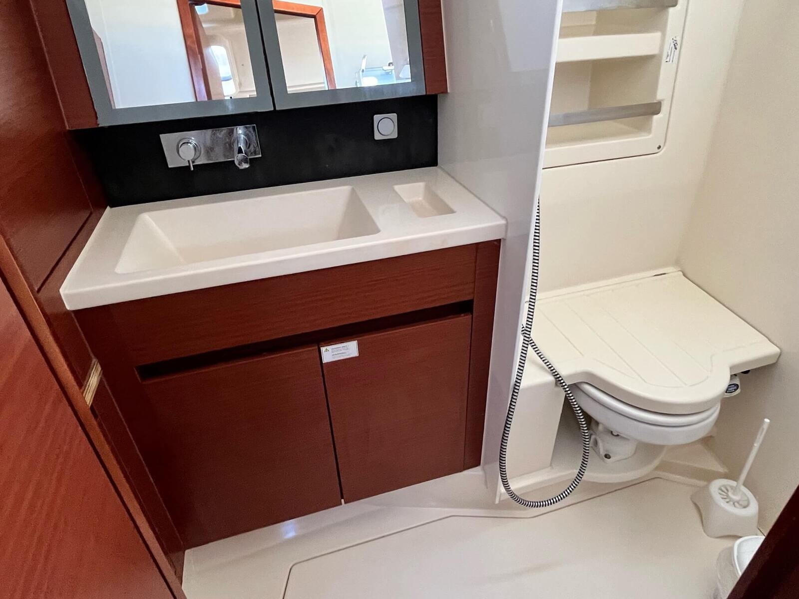 hanse-418-shrimp-wc-1
