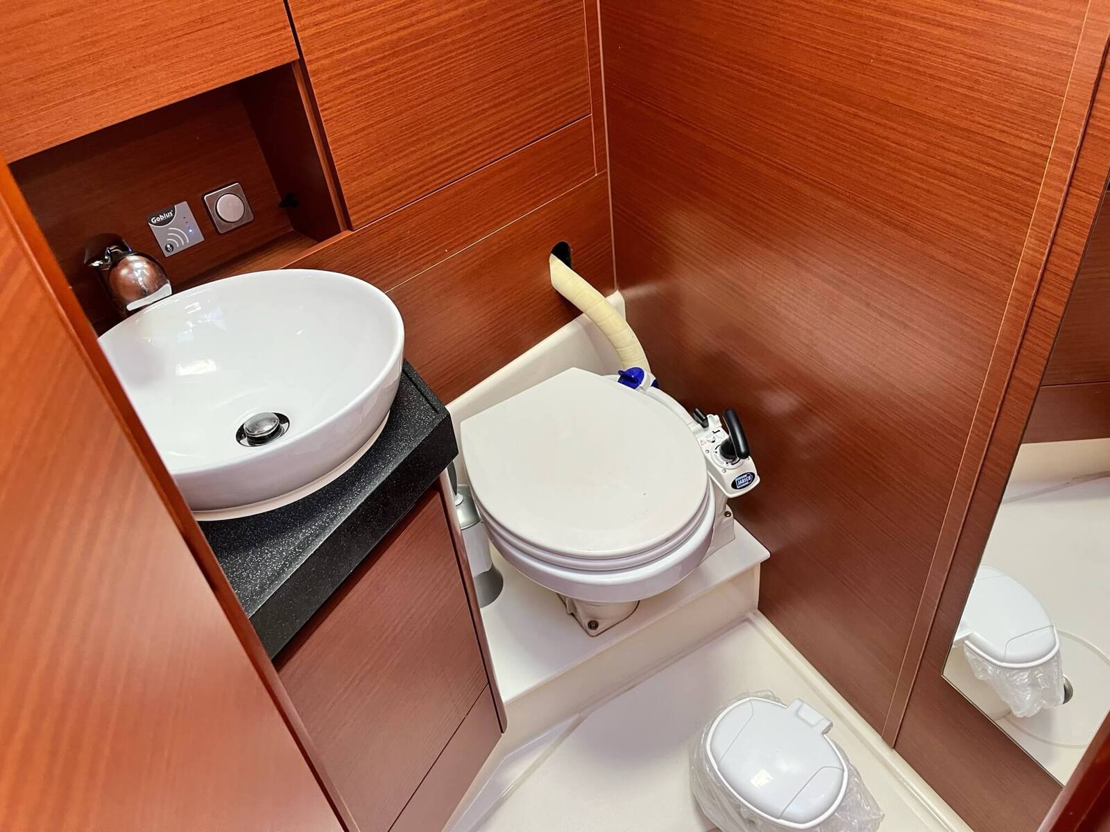 hanse-418-shrimp-wc-2